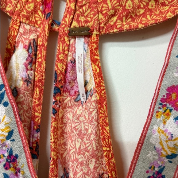 Free People Blouse in Soft Blue with Elegant Design - Picture 2 of 3